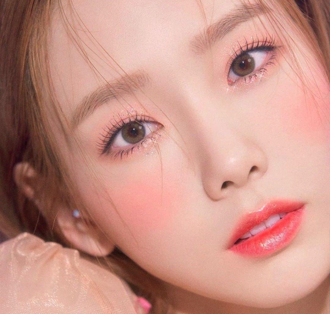 K-Pop Makeup con Glitter Prism Eyeshadow de Missha